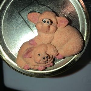 2 Little Piggies 🐷 Magnet